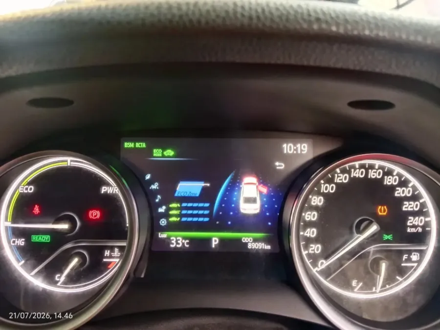Foto Mobil Bekas Odometer Toyota Camry 2.5 Hybrid tahun 2021